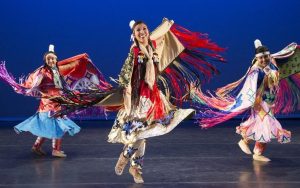 Grupo de dança dos EUA realiza apresentação em Goiânia
