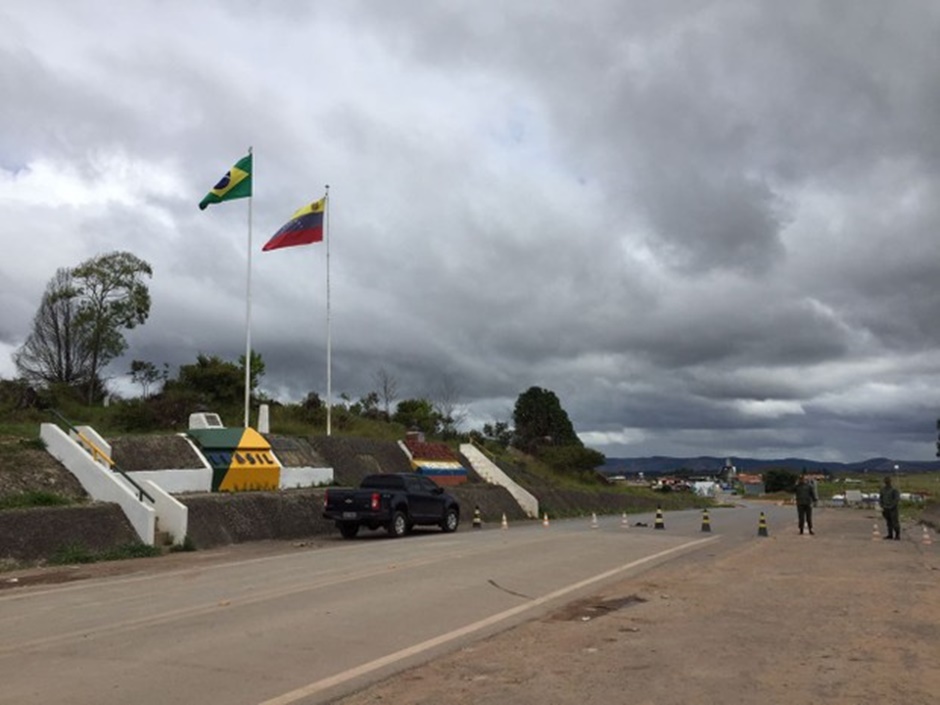 Governo Maduro anuncia reabertura da fronteira da Venezuela com Brasil Governo Maduro anuncia reabertura da fronteira da Venezuela com Brasil