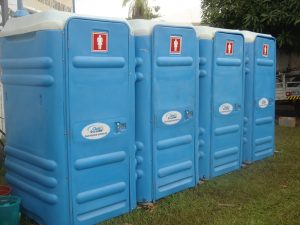 Sancionada lei que torna banheiros químicos adaptados obrigatórios