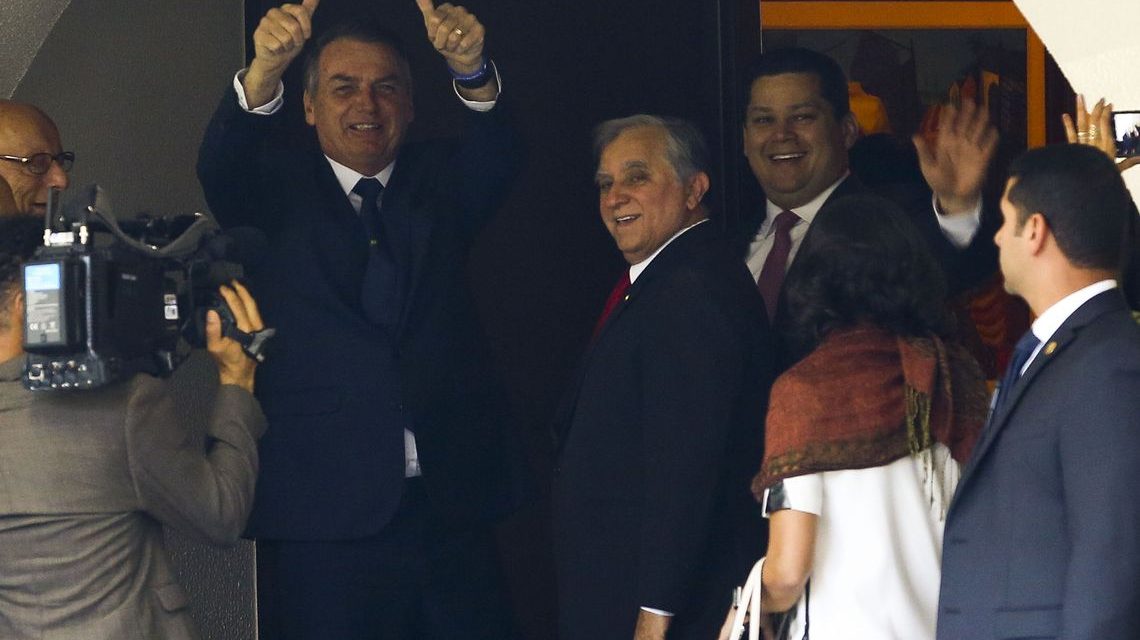 Bolsonaro discute pacto federativo com governadores e senadores