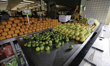 UFG cria técnica que identifica uso de agrotóxicos em frutas