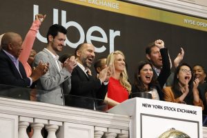 Uber estreia na bolsa de NY com ações em queda