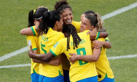 Brasil estreia na Copa do Mundo com vitória