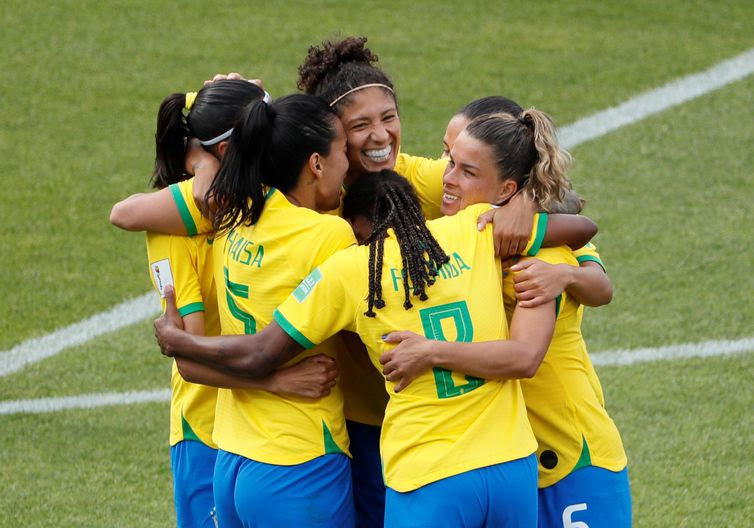 Brasil estreia na Copa do Mundo com vitória