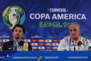 Em coletiva, Tite esconde time titular e pede apoio da torcida
