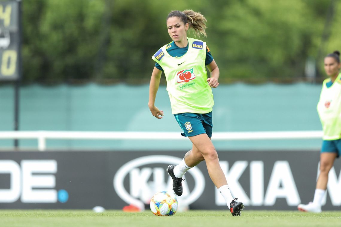 Lesionada, Érika é desconvocada da seleção feminina que disputa Copa Lesionada, Érika é desconvocada da seleção feminina que disputa Copa