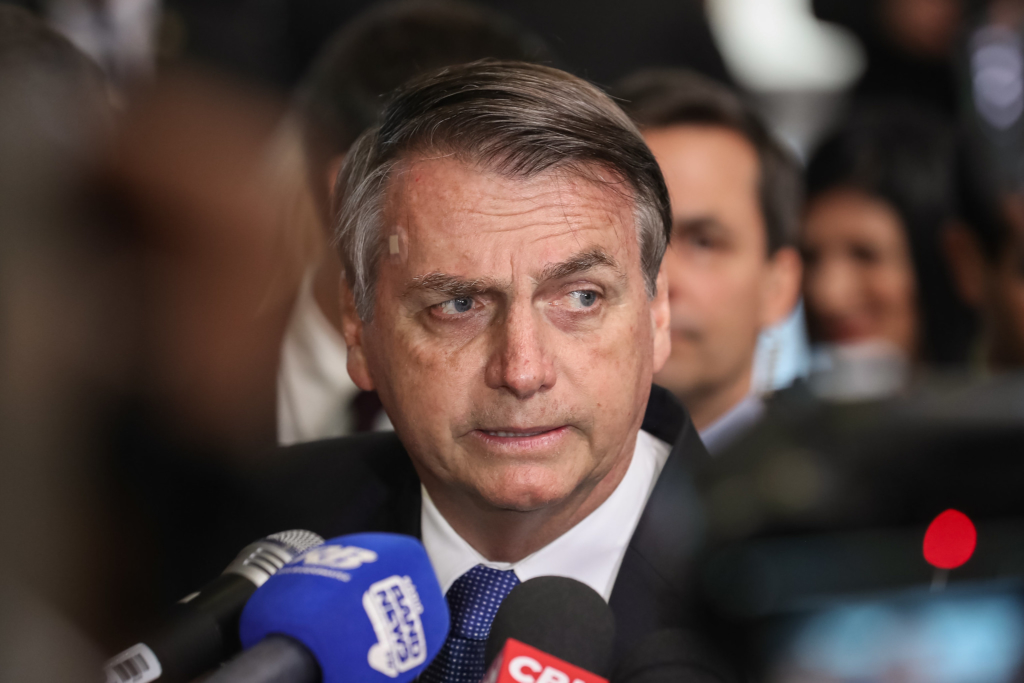 Bolsonaro diz que vai recorrer da decisão que absolveu Adélio