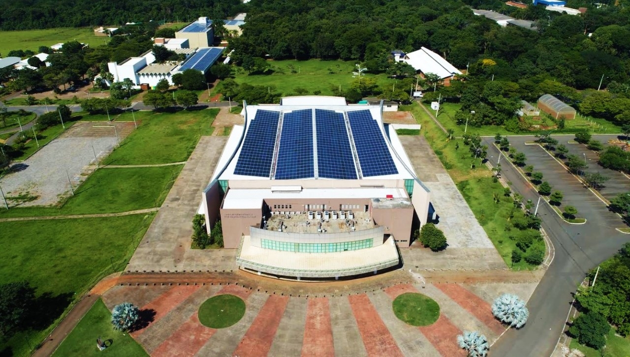 UFG inaugura Usina Solar Fotovoltaica