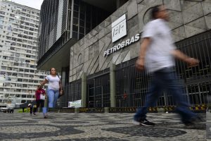Venda de ações da Petrobras em poder da Caixa movimentará R$ 7,2 bi