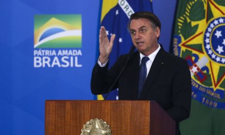Em defesa de Moro, Bolsonaro diz que legado do ex-juiz contra a corrupção ‘não tem preço’