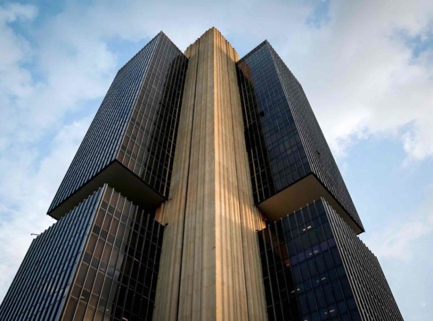 Taxa de juros deve continuar a subir, diz ata do Copom Taxa de juros deve continuar a subir, diz ata do Copom