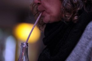 Comércios de Goiânia estão proibidos de usar canudos de plástico