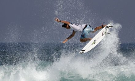 Onze brasileiros passam para 3ª fase do mundial de surfe em Saquarema