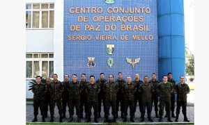Militares brasileiros embarcam para missão de paz no Congo