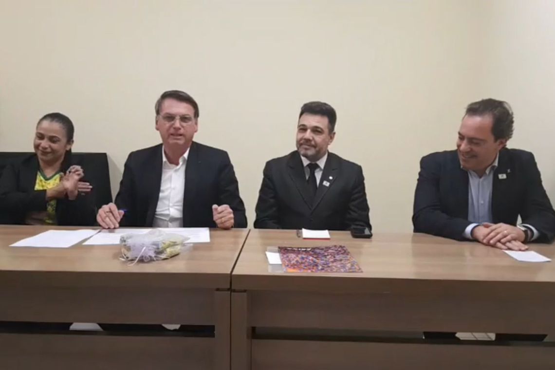 Bolsonaro critica decisão do Senado de sustar decreto de armas Bolsonaro critica decisão do Senado de sustar decreto de armas