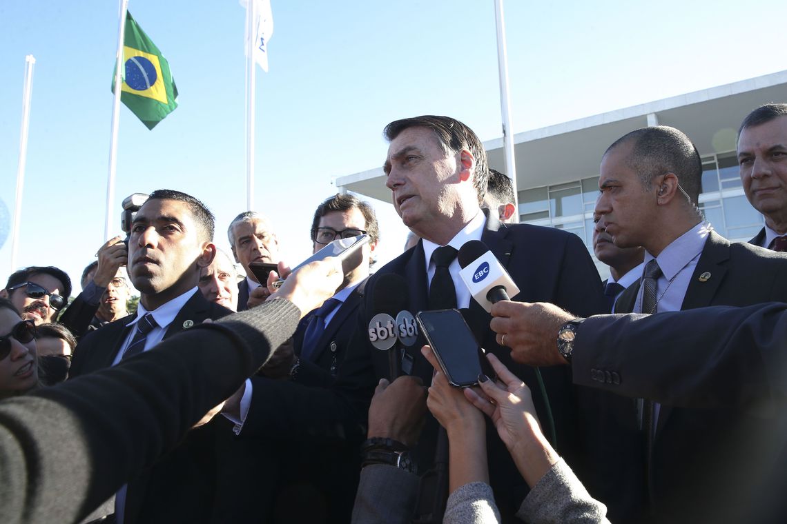 ‘Se quer levar mais de 10 quilos, pague, sem problema nenhum’, diz Bolsonaro sobre fim do despacho gratuito ‘Se quer levar mais de 10 quilos, pague, sem problema nenhum’, diz Bolsonaro sobre fim do despacho gratuito
