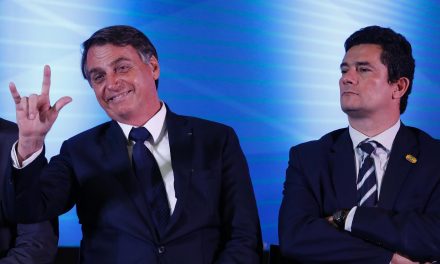Bolsonaro recebe Moro após divulgação de mensagens atribuídas ao ministro