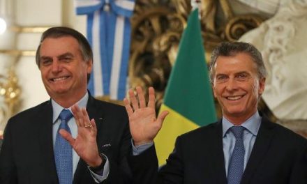 Bolsonaro conclama argentinos a votar com responsabilidade em outubro