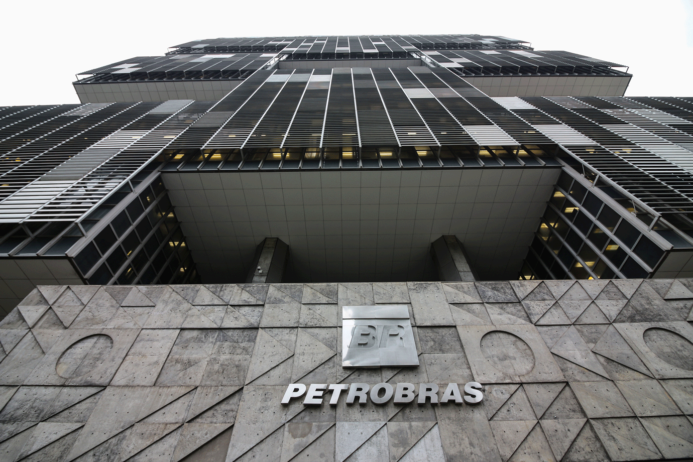 Acordo de leniência com empresas devolverá R$ 819 milhões à Petrobras Acordo de leniência com empresas devolverá R$ 819 milhões à Petrobras