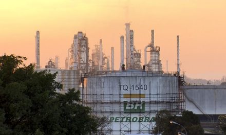 Petrobras reduz em 3% preço da gasolina nas refinarias
