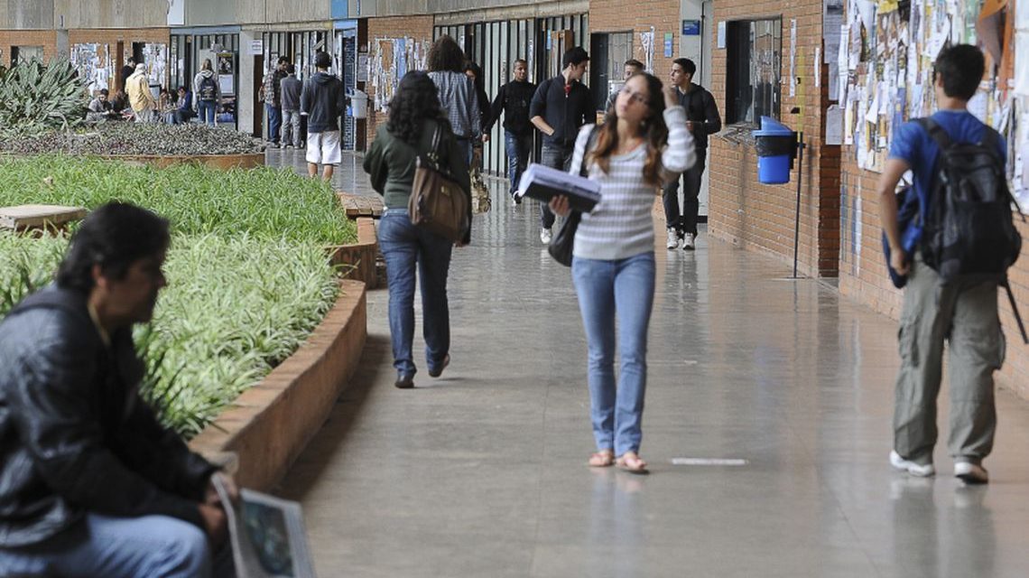 Brasil tem baixa taxa de escolarização superior, diz Semesp