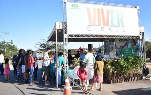 Viver Cidade ensina sobre o plantio de plantas medicinais e reflorestamento, em Goiânia
