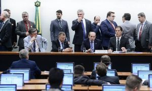 Comissão aprova crédito emergencial de R$ 248 bi para governo pagar benefícios e aposentadorias
