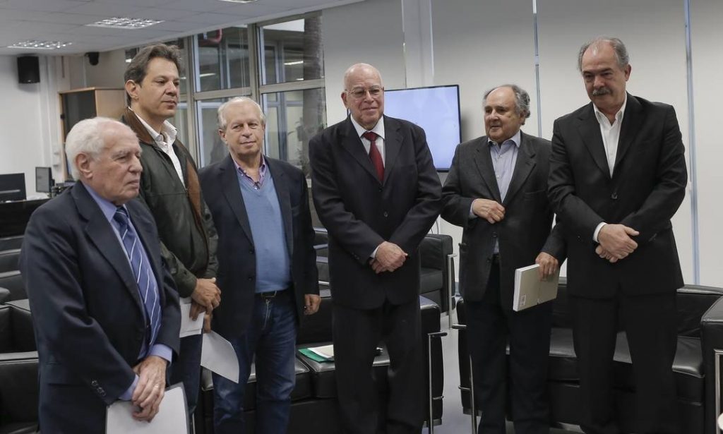 Ex-ministros dizem que governo Bolsonaro vê Educação como ‘ameaça’