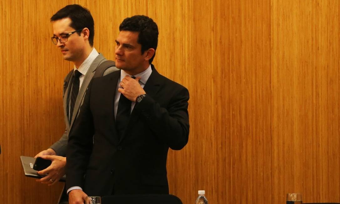Conversas de Moro com procuradores e ação de hacker serão investigadas Conversas de Moro com procuradores e ação de hacker serão investigadas