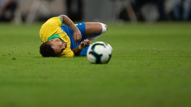 Atacante Neymar é cortado da seleção brasileira para Copa América