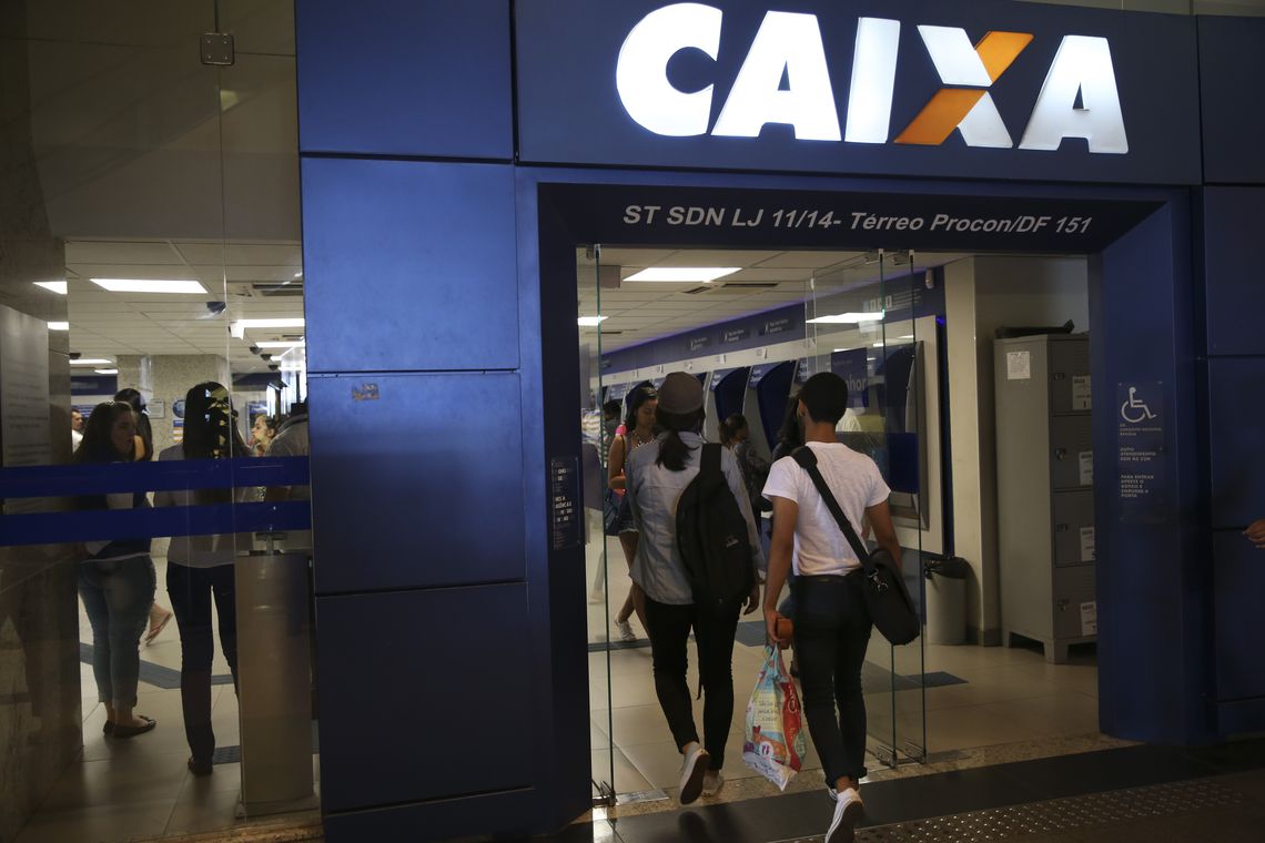 Caixa anuncia redução de até 40% nos juros do cheque especial Caixa anuncia redução de até 40% nos juros do cheque especial