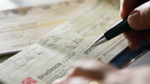 Juros do cheque especial subiram para 322,2% ao ano em junho