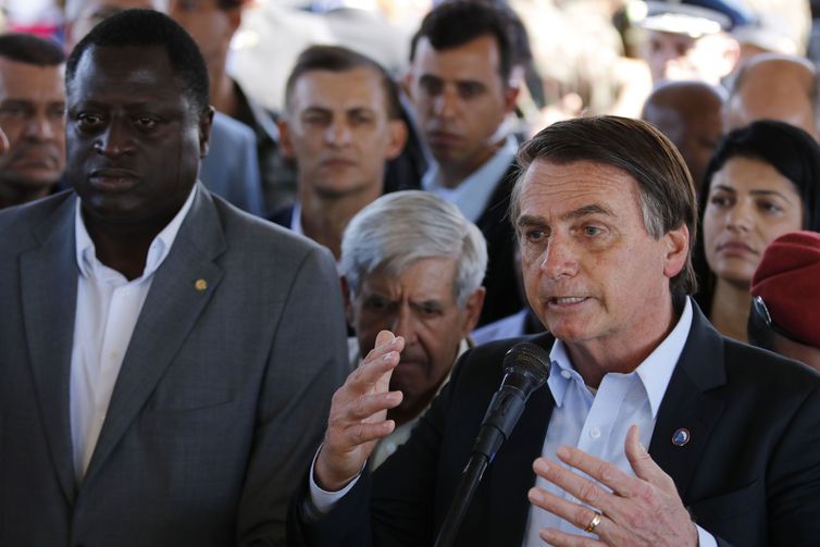 Bolsonaro defende redução da carga tributária