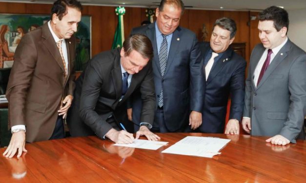 Bolsonaro assina lei que cria a Universidade Federal do Norte do Tocantins