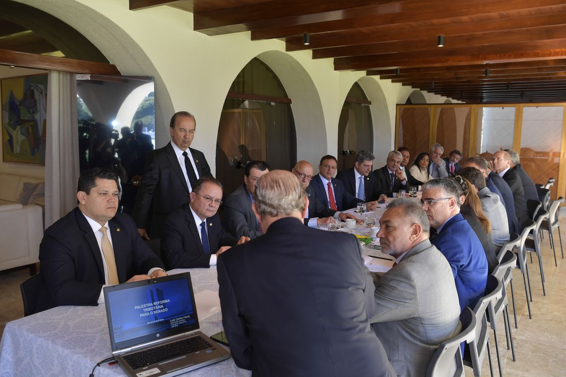 Líderes do Senado vão apresentar PEC da Reforma Tributária Líderes do Senado vão apresentar PEC da Reforma Tributária