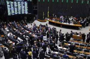 Deputados tentam concluir nesta quarta-feira votação em 1º turno da reforma da Previdência