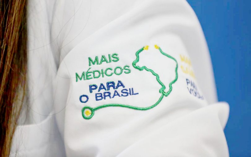 Cubanos do Mais Médicos terão direito a obter residência no Brasil