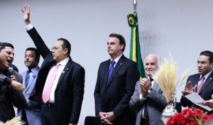 Bolsonaro diz que vai indicar ministro ‘terrivelmente evangélico’ para o STF