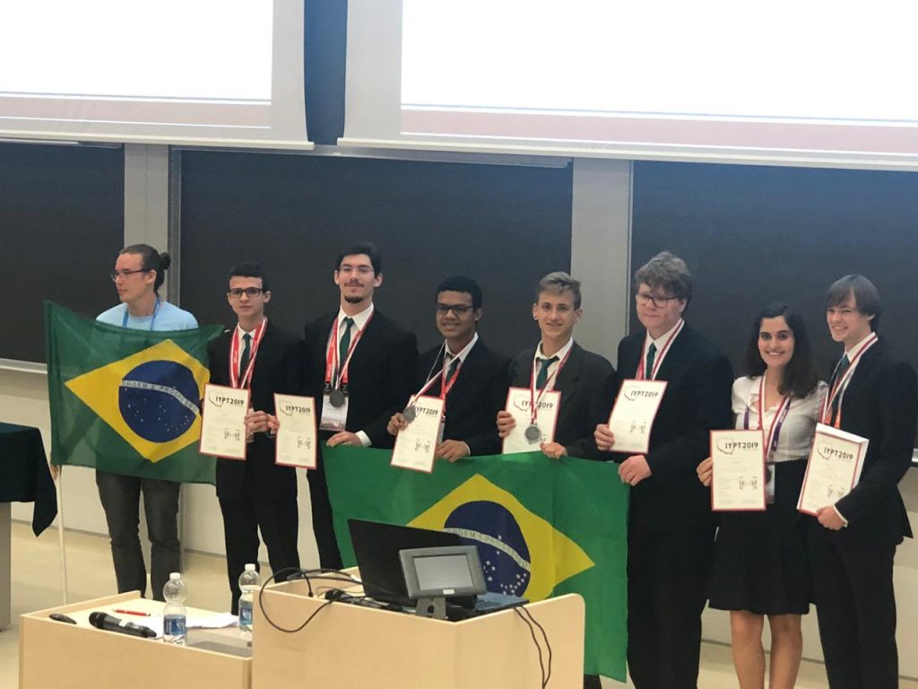 Alunos de escola goiana conquistam medalha de prata no Mundial de Física