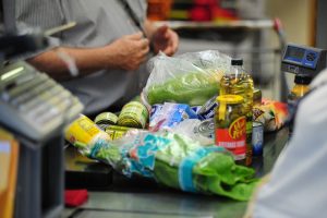 Inflação para famílias com renda mais baixa cai para 0,07% em junho