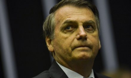 Celular de Bolsonaro foi alvo da ação de hackers, afirma ministério
