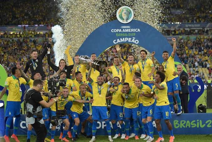 O campeão voltou: Brasil vence Peru no Maracanã e conquista a Copa América