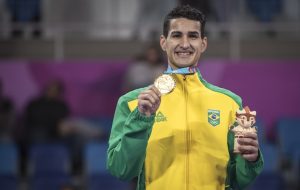 Em final emocionante, Netinho Marques vira no fim e conquista o ouro no taekwondo