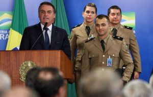 Bolsonaro participa de formatura de sobrinho na academia da PM em Goiânia nesta sexta (26)