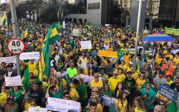 Grupo faz manifestação em apoio a Bolsonaro e ministro Sérgio Moro, em Goiás