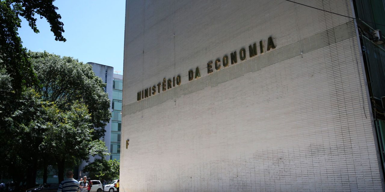País registra superávit de US$ 27,13 bi no primeiro semestre
