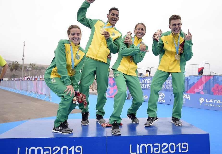 Brasil leva o ouro em estreia da prova de revezamento misto do triatlo nos Jogos Pan-Americanos