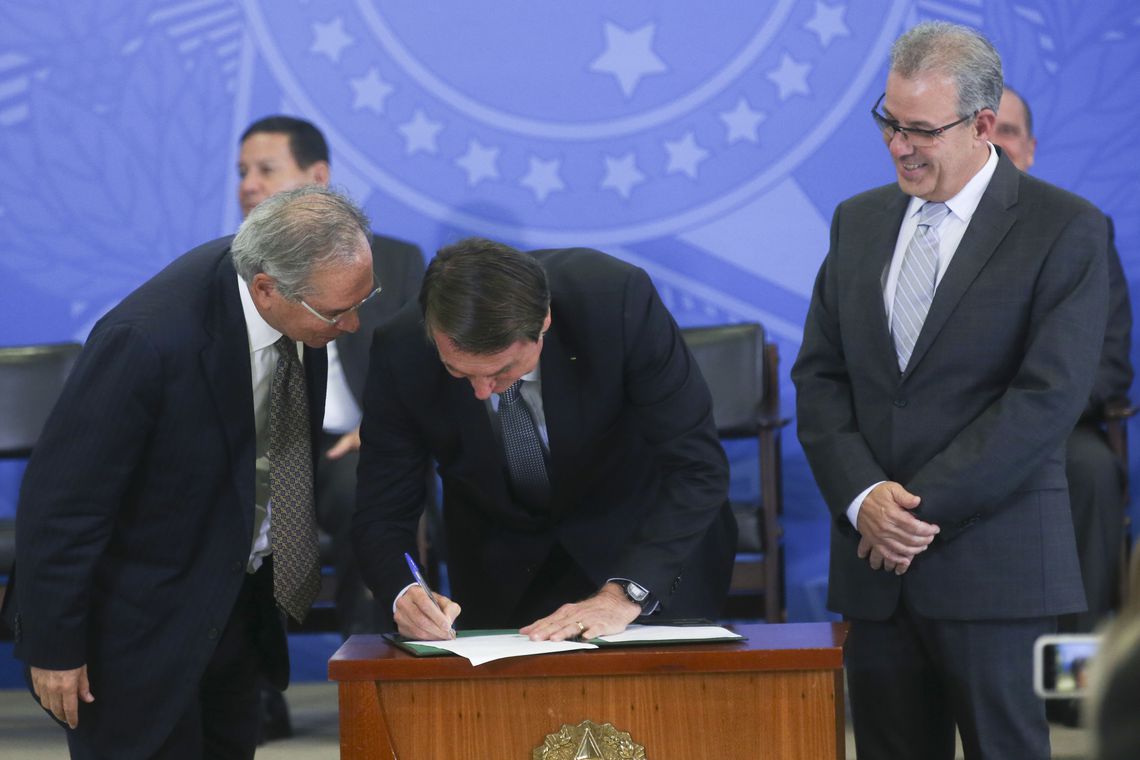 Abertura do mercado de gás pode derrubar preço em até 40%, diz Guedes Abertura do mercado de gás pode derrubar preço em até 40%, diz Guedes