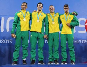 Com três ouros, natação do Brasil tem brilho de veterano estreante, hexa do 4x100m e tri de Leo