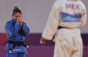 Na estreia do judô, jovens Renan Torres e Larissa Pimenta levam a medalha de ouro
